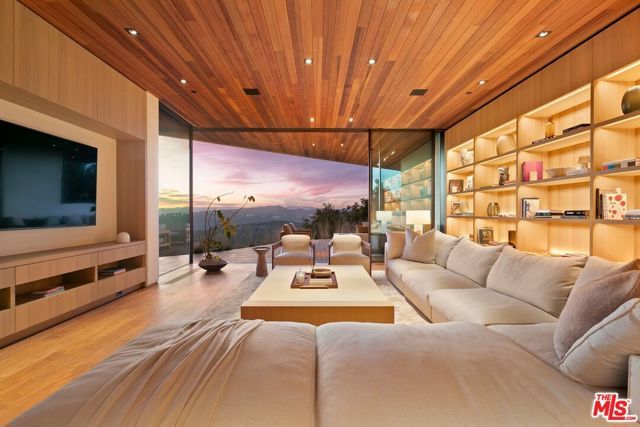 1675 Carla, Beverly Hills, CA 90210