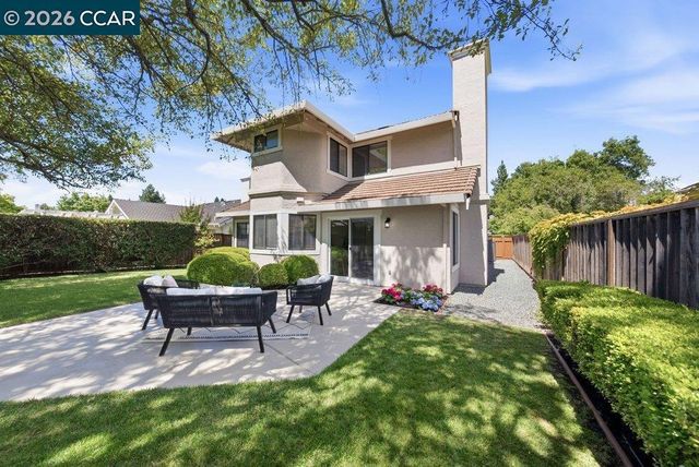 40 Saint Tropez Ct, Danville, CA 94506