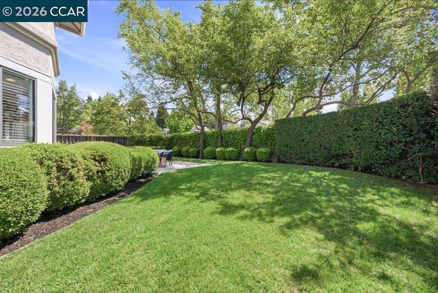 40 Saint Tropez Ct, Danville, CA 94506
