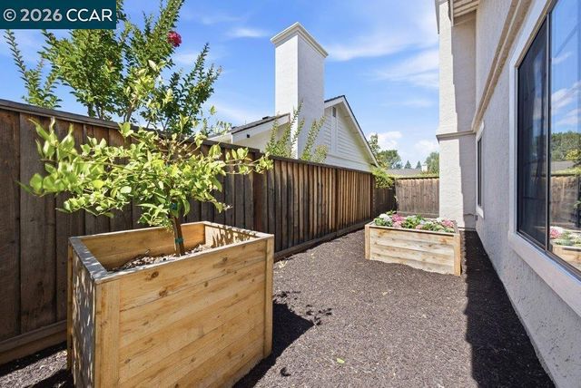40 Saint Tropez Ct, Danville, CA 94506