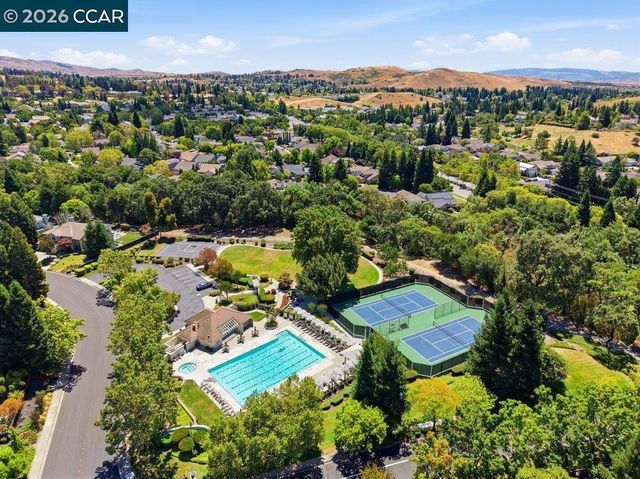 40 Saint Tropez Ct, Danville, CA 94506