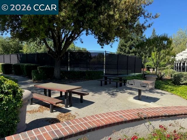 40 Saint Tropez Ct, Danville, CA 94506