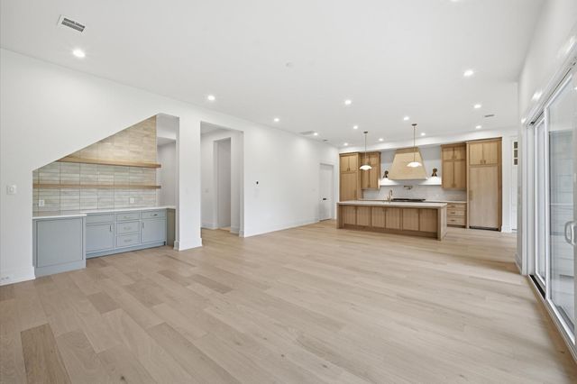 609 E 25th Street, Houston, TX 77008