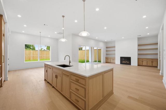 609 E 25th Street, Houston, TX 77008
