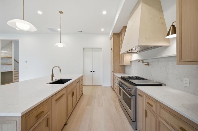 609 E 25th Street, Houston, TX 77008