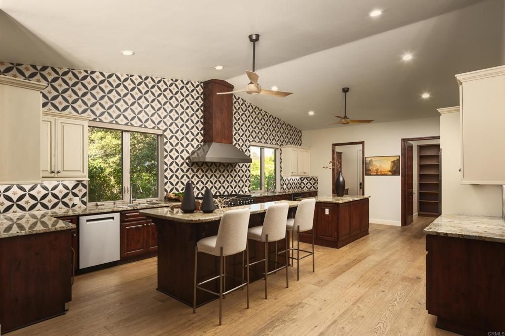 Image 10 of property listing at 15731 Via De Santa Fe, Rancho Santa Fe, CA 92067