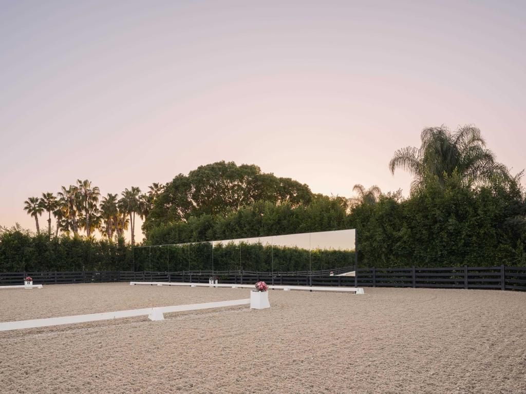 Image 3 of property listing at 15731 Via De Santa Fe, Rancho Santa Fe, CA 92067