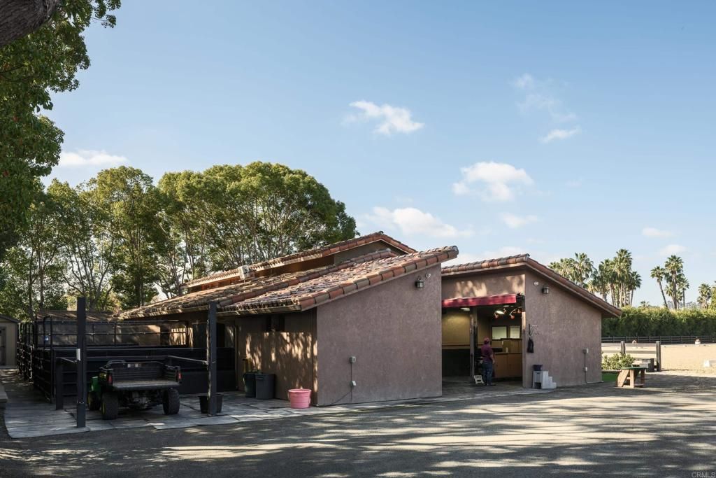 Image 33 of property listing at 15731 Via De Santa Fe, Rancho Santa Fe, CA 92067