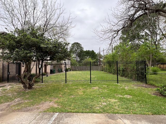 9217 Vogue Lane C, Houston, TX 77080