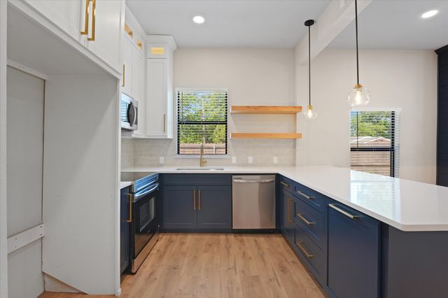 300 Steinman Avenue, Dallas, TX 75203