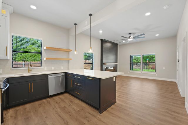 300 Steinman Avenue, Dallas, TX 75203