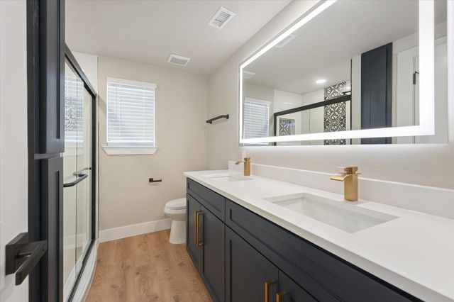 300 Steinman Avenue, Dallas, TX 75203