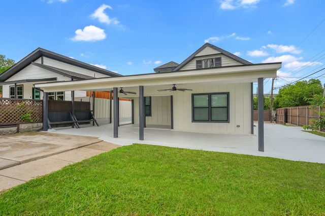 300 Steinman Avenue, Dallas, TX 75203