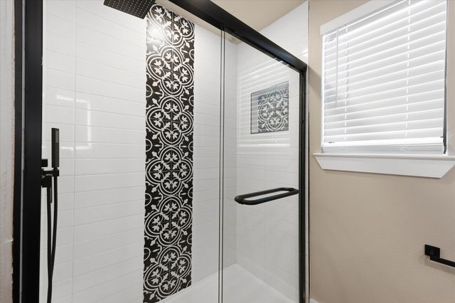 300 Steinman Avenue, Dallas, TX 75203