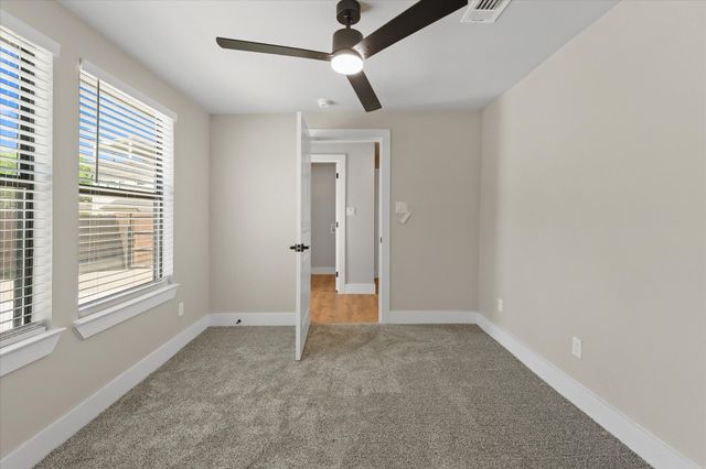 300 Steinman Avenue, Dallas, TX 75203