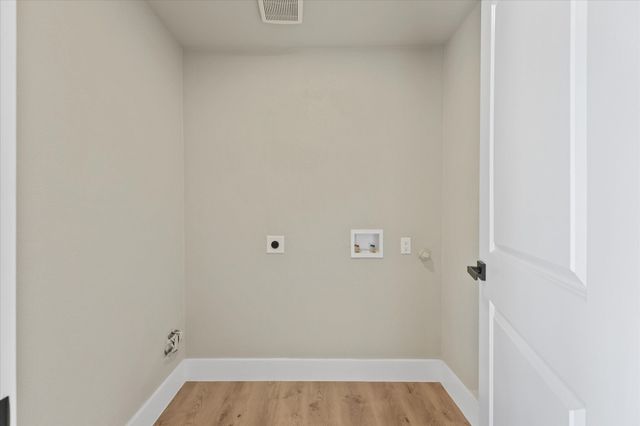 300 Steinman Avenue, Dallas, TX 75203