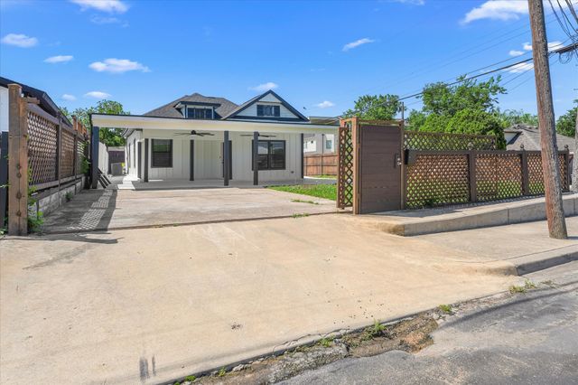 300 Steinman Avenue, Dallas, TX 75203