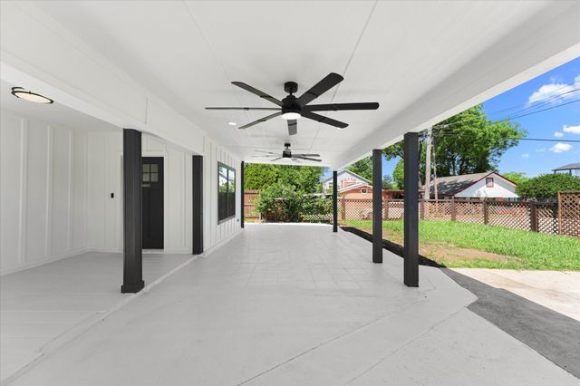 300 Steinman Avenue, Dallas, TX 75203