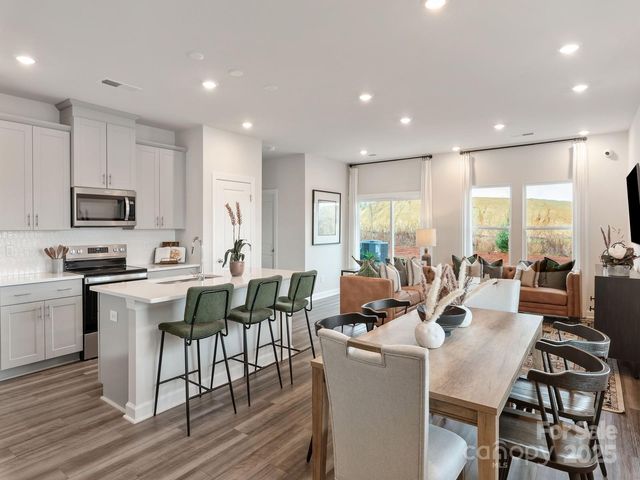 4105 Summit Woods Drive, Charlotte, NC 28216