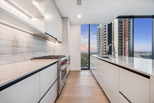 610 Davis ST 2702, Austin, TX 78701