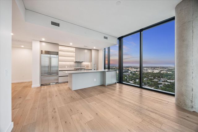 610 Davis ST 2702, Austin, TX 78701