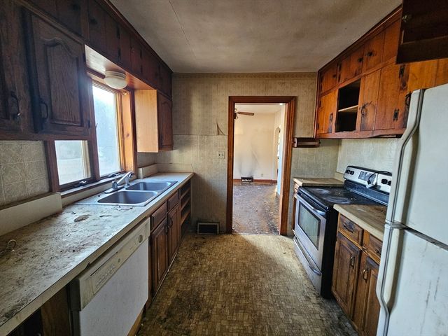 67 Woodside Terr, Westfield, MA 01085