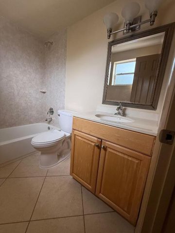 744 NE 14th Avenue 12, Fort Lauderdale, FL 33304