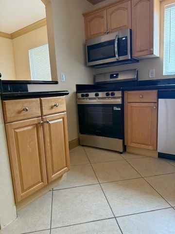 744 NE 14th Avenue 12, Fort Lauderdale, FL 33304