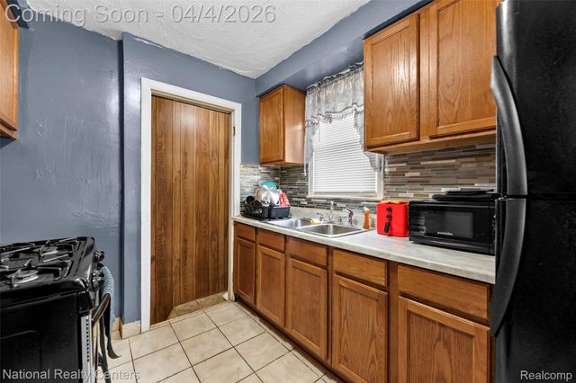 6530 Brace Street, Detroit, MI 48228