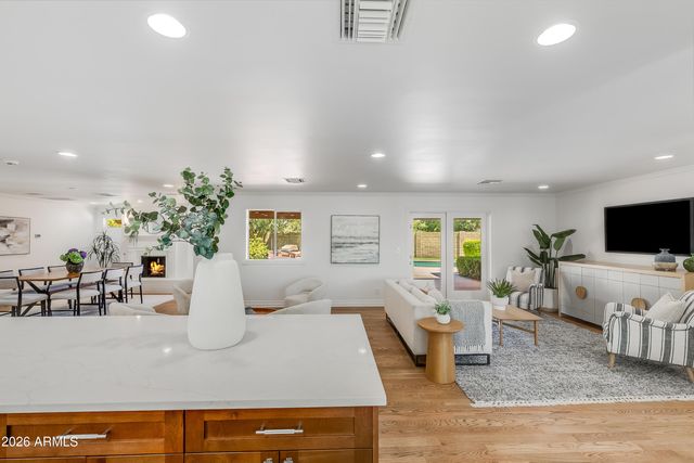 618 W PALMAIRE Avenue, Phoenix, AZ 85021
