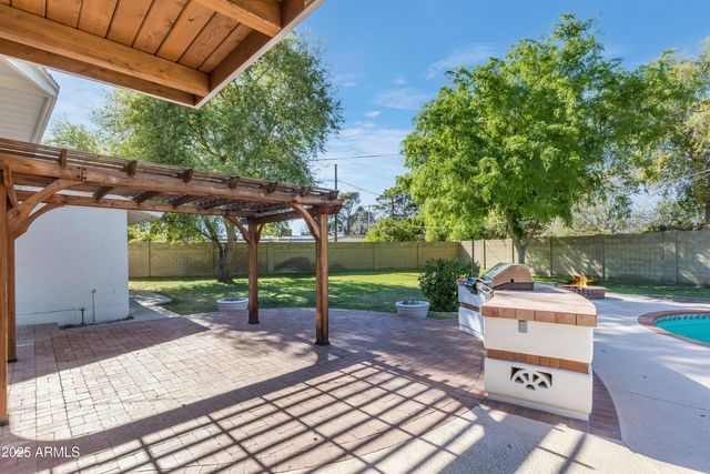 618 W PALMAIRE Avenue, Phoenix, AZ 85021