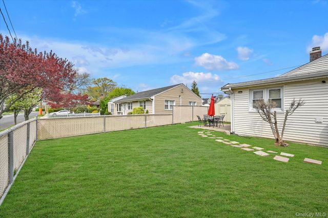 62 Wood Lane, Valley Stream, NY 11581