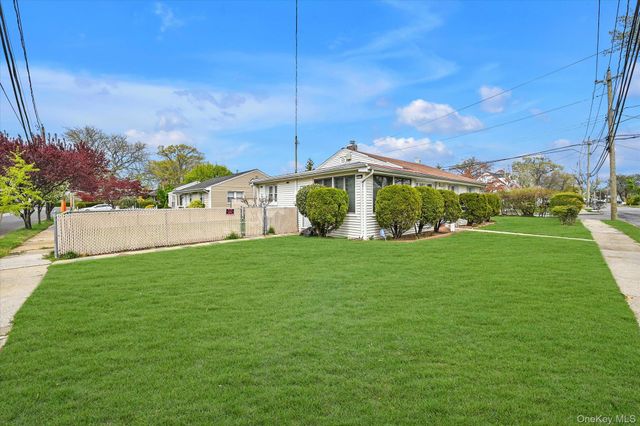 62 Wood Lane, Valley Stream, NY 11581