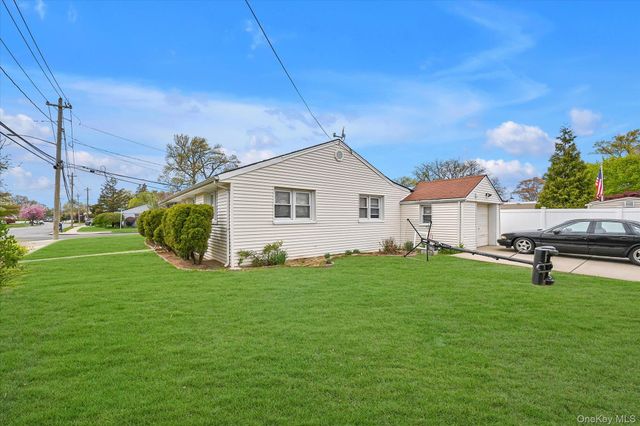 62 Wood Lane, Valley Stream, NY 11581