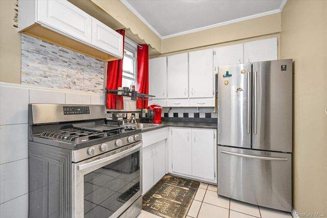 62 Wood Lane, Valley Stream, NY 11581