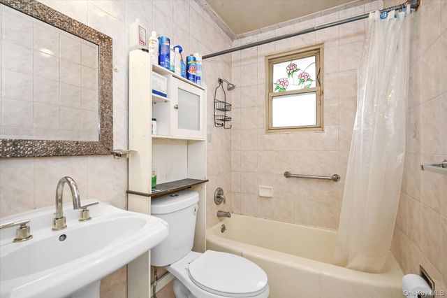 62 Wood Lane, Valley Stream, NY 11581