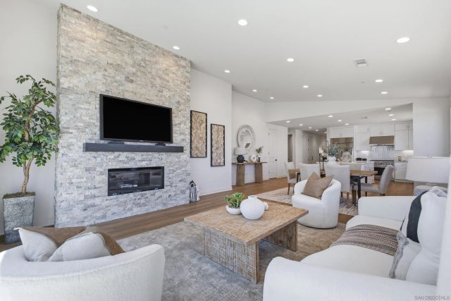 2 W Pine St, Altadena, CA 91001