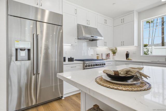 2 W Pine St, Altadena, CA 91001