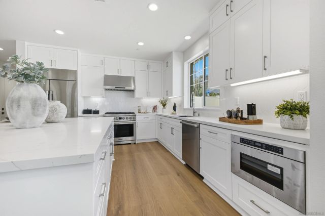 2 W Pine St, Altadena, CA 91001