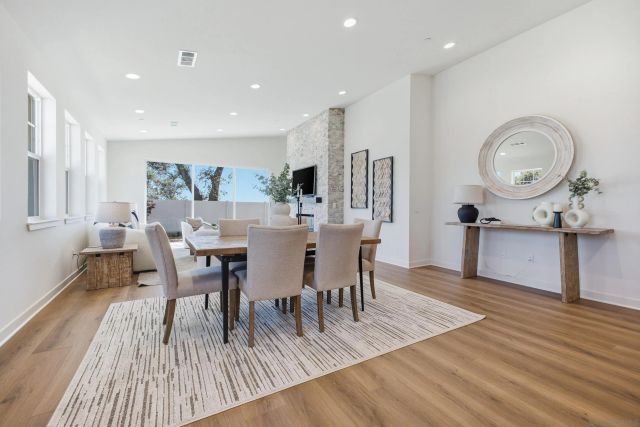2 W Pine St, Altadena, CA 91001