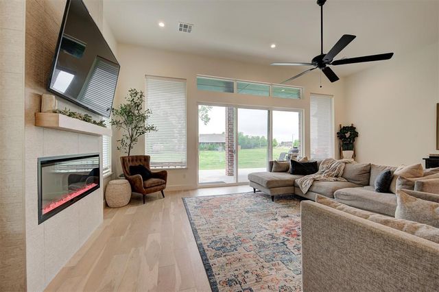 10104 SW 25th Court, Yukon, OK 73099