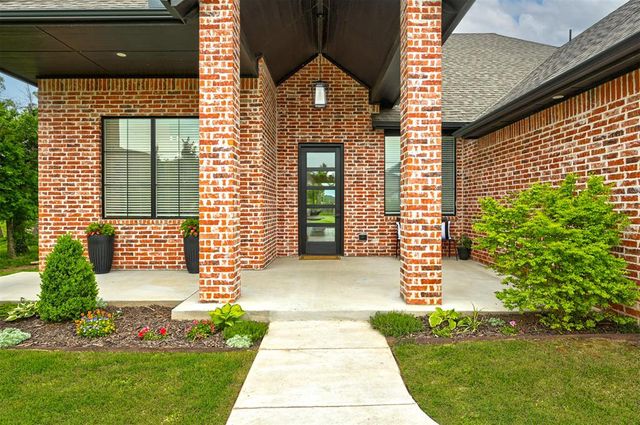 10104 SW 25th Court, Yukon, OK 73099