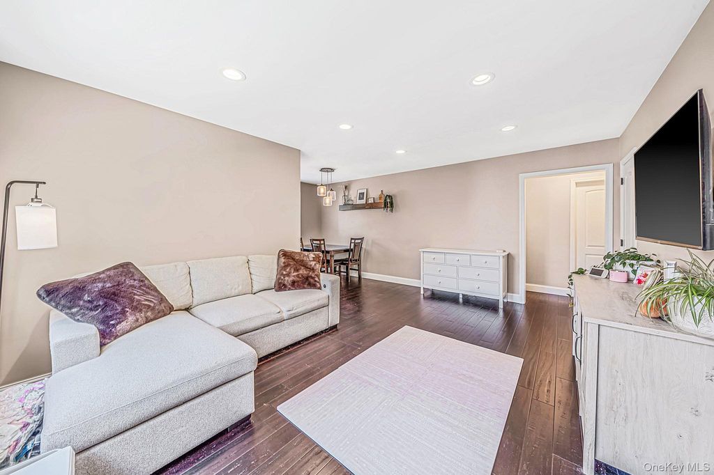 57-23 Marathon Parkway 1st Fl, Little Neck, NY 11362 — photo 3