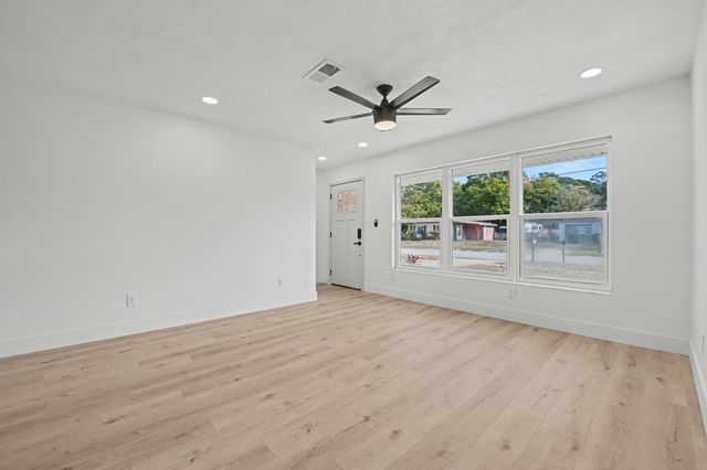 221 Destin Drive, Mary Esther, FL 32569