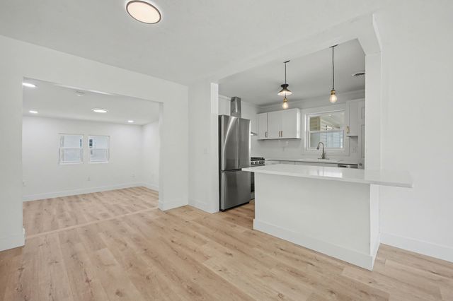 221 Destin Drive, Mary Esther, FL 32569