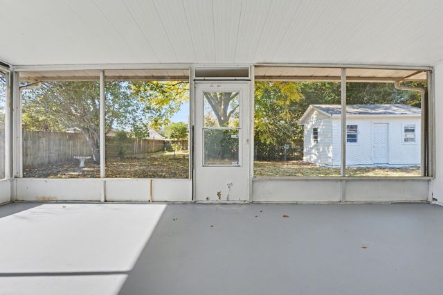 221 Destin Drive, Mary Esther, FL 32569