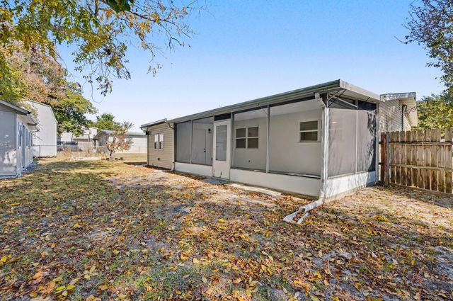 221 Destin Drive, Mary Esther, FL 32569