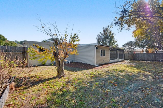 221 Destin Drive, Mary Esther, FL 32569