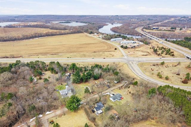 S3844 Silver Springs Court, Eau Claire, WI 54701