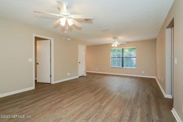 6353 TREE TOP Circle W, Jacksonville, FL 32244